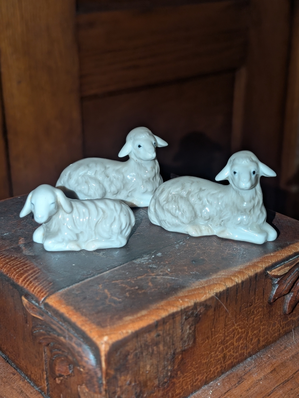 Vintage small pretty set of 3 porcelain sheep/lambs figurines by Otagiri Japan